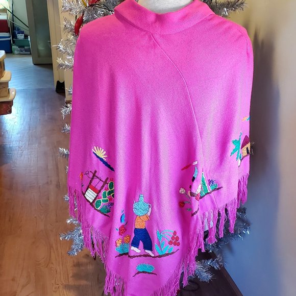 Vintage wool, Hand Embroidered poncho - Picture 2 of 8